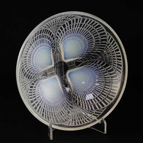 A René Lalique coquilles opalescent glass bowl, 16cm